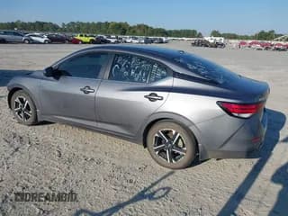 ✅ 2024 Nissan Sentra SV • VIN: 3N1AB8CVXRY337205 • Lot: 43235151. Wystawiony na IAAI z przebiegiem 24 771 mil. Bezpłatny archiwum sprzedaży aukcyjnych z USA i szczegółowy raport historii pojazdu na DreamBid. Zdjęcie 3.