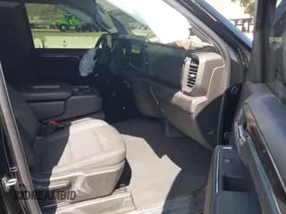 ✅ 2024 Chevrolet Silverado 1500 RST • VIN: 2GCPADED3R1182695 • Lot: 43120782. Wystawiony na IAAI z przebiegiem 31 038 mil. Bezpłatny archiwum sprzedaży aukcyjnych z USA i szczegółowy raport historii pojazdu na DreamBid. Zdjęcie 5.