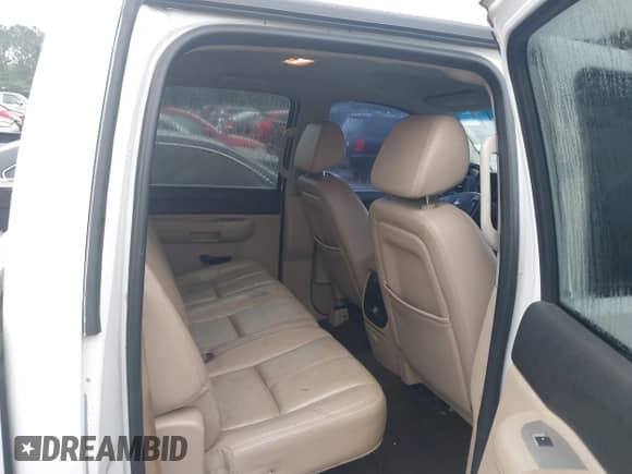 2008 Chevrolet Silverado 1500 1LT z VIN 3GCEC13J48G118065, wystawiony jako IAAI lot #42251569 z przebiegiem 297 165 mil mil oraz . Historia ofert i sprzedaży dostępna na DreamBid. Obrazek 8.