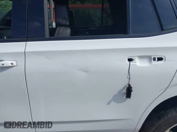 2023 Chevrolet Tahoe RST z VIN 1GNSKRKD7PR506168, wystawiony jako IAAI lot #42833878 z przebiegiem Nie podano mil oraz . Historia ofert i sprzedaży dostępna na DreamBid. Obrazek 16.