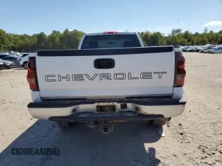 ✅ 2005 Chevrolet Silverado 2500HD Work Truck • VIN: 1GCHC24U75E344969 • Lot: 70755194. Wystawiony na Copart z przebiegiem Nie podano. Bezpłatny archiwum sprzedaży aukcyjnych z USA i szczegółowy raport historii pojazdu na DreamBid. Zdjęcie 6.