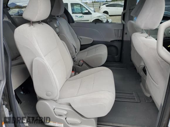 ✅ 2020 Toyota Sienna LE Auto Access Seat • VIN: 5TDKZ3DC1LS026564 • Lot: 72011615. Listed on Copart with 63,133 mi. Free auction sales archive from the USA and detailed vehicle history report at DreamBid. Image 11.