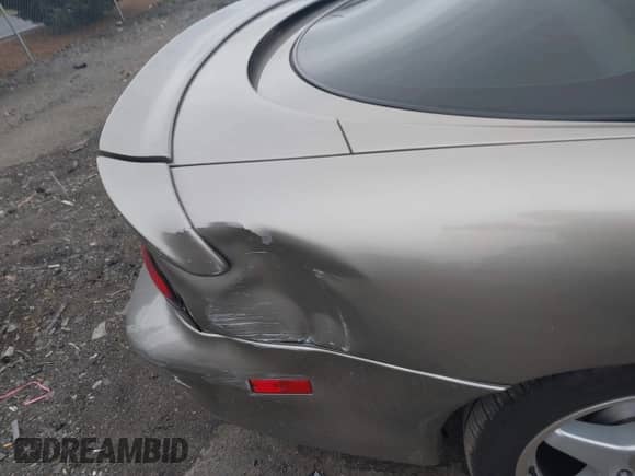 1999 Chevrolet Camaro z VIN 2G1FP22K2X2116432, wystawiony jako IAAI lot #41931771 z przebiegiem 124 879 mil mil oraz . Historia ofert i sprzedaży dostępna na DreamBid. Obrazek 6.