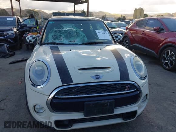 ✅ 2014 MINI Hardtop S • VIN: WMWXM7C55ET925802 • Лот: 43735271. Опубликован ранее на IAAI с пробегом 148 781 миль. Бесплатный доступ к архиву аукционных продаж из США и подробный отчёт об истории автомобиля на DreamBid. Изображение 13.
