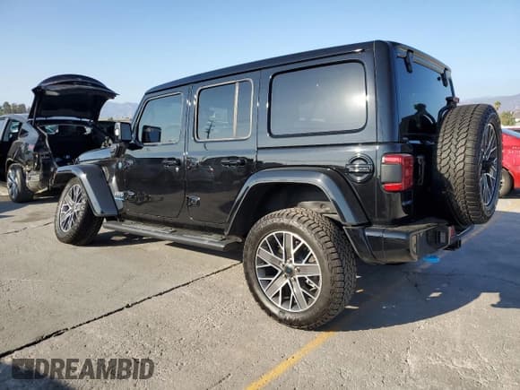 ✅ 2024 Jeep Wrangler High Altitude • VIN: 1C4RJXU69RW141896 • Лот: 84474095. Опубликован ранее на Copart с пробегом 6 730 миль. Бесплатный доступ к архиву аукционных продаж из США и подробный отчёт об истории автомобиля на DreamBid. Изображение 2.