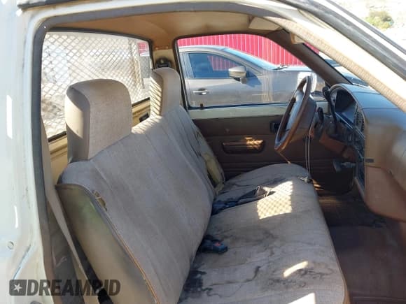 ✅ 1990 Toyota Pickup • VIN: JT5VN94T2L0019763 • Лот: 43588761. Опубликован ранее на IAAI с пробегом 282 430 миль. Бесплатный доступ к архиву аукционных продаж из США и подробный отчёт об истории автомобиля на DreamBid. Изображение 8.