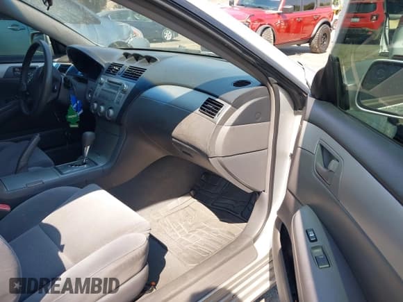 ✅ 2008 Toyota Solara SE • VIN: 4T1CE30P88U766524 • Lot: 42910405. Wystawiony na IAAI z przebiegiem 194 108 mil. Bezpłatny archiwum sprzedaży aukcyjnych z USA i szczegółowy raport historii pojazdu na DreamBid. Zdjęcie 5.