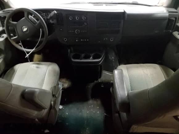 2017 Chevrolet Express Passenger LT с VIN 1GAZGPFG7H1156132, выставлен на аукционе Copart как лот 43630665 с пробегом 143 511 миль миль и Чистый • Clean title. История ставок и продаж доступна на DreamBid. Изображение 8.