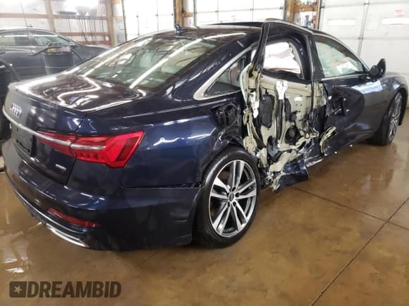 ✅ 2022 Audi A6 • VIN: WAUK2BF25NN037897 • Lot: 36721473. Wystawiony na Copart z przebiegiem Nie podano. Bezpłatny archiwum sprzedaży aukcyjnych z USA i szczegółowy raport historii pojazdu na DreamBid. Zdjęcie 3.