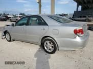 ✅ 2005 Toyota Camry LE • VIN: 4T1BF32K15U100336 • Лот: 92139575. Опубликован ранее на Copart с пробегом 228 905 миль. Бесплатный доступ к архиву аукционных продаж из США и подробный отчёт об истории автомобиля на DreamBid. Изображение 2.