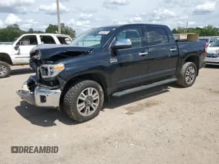 ✅ 2018 Toyota Tundra SR5 • VIN: 5TFAW5F19JX767404 • Lot: 63933625. Listed on Copart with 105,376 mi. Free auction sales archive from the USA and detailed vehicle history report at DreamBid. Image 1.