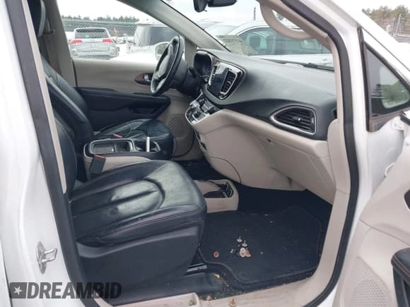 ✅ 2018 Chrysler Pacifica Hybrid Touring L • VIN: 2C4RC1L72JR258329 • Lot: 41531822. Listed on IAAI with 55,210 mi. Free auction sales archive from the USA and detailed vehicle history report at DreamBid. Image 5.