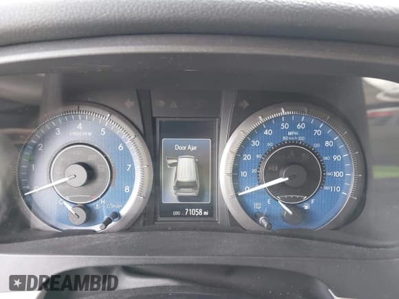 ✅ 2017 Toyota Sienna XLE Auto Access Seat • VIN: 5TDYZ3DC4HS815406 • Lot: 42252925. Listed on IAAI with 71,058 mi. Free auction sales archive from the USA and detailed vehicle history report at DreamBid. Image 7.