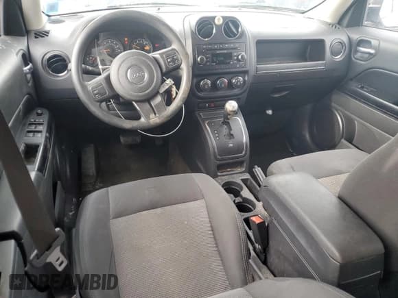 ✅ 2016 Jeep Patriot Sport SE • VIN: 1C4NJRBB0GD668812 • Lot: 91914285. Listed on Copart with 190,286 mi. Free auction sales archive from the USA and detailed vehicle history report at DreamBid. Image 8.