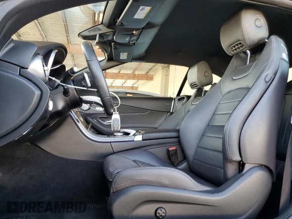 ✅ 2019 Mercedes-Benz C 300 • VIN: WDDWK8DB9KF782495 • Lot: 82098955. Wystawiony na Copart z przebiegiem 13 510 mil. Bezpłatny archiwum sprzedaży aukcyjnych z USA i szczegółowy raport historii pojazdu na DreamBid. Zdjęcie 7.