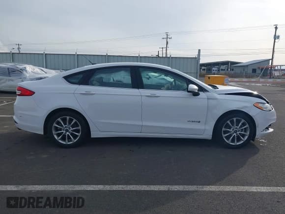 ✅ 2017 Ford Fusion Hybrid SE • VIN: 3FA6P0LU6HR355406 • Lot: 43581175. Listed on IAAI with 112,942 mi. Free auction sales archive from the USA and detailed vehicle history report at DreamBid. Image 14.