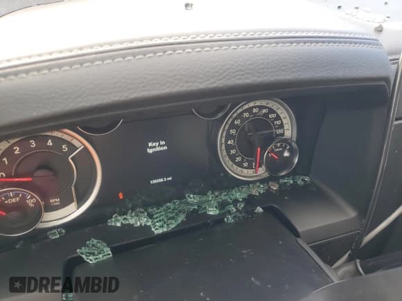 ✅ 2018 Ram 3500 SLT • VIN: 3C63R3DL7JG372822 • Lot: 85281685. Wystawiony na Copart z przebiegiem 135 358 mil. Bezpłatny archiwum sprzedaży aukcyjnych z USA i szczegółowy raport historii pojazdu na DreamBid. Zdjęcie 9.