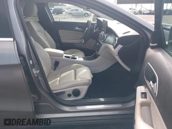 ✅ 2016 Mercedes-Benz GLA 250 • VIN: WDCTG4EB8GJ203677 • Lot: 42786719. Wystawiony na IAAI z przebiegiem 77 557 mil. Bezpłatny archiwum sprzedaży aukcyjnych z USA i szczegółowy raport historii pojazdu na DreamBid. Zdjęcie 5.