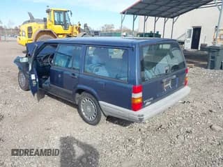 ✅ 1991 Volvo 740 • VIN: YV1FA8856M1327955 • Lot: 43567623. Wystawiony na IAAI z przebiegiem 206 549 mil. Bezpłatny archiwum sprzedaży aukcyjnych z USA i szczegółowy raport historii pojazdu na DreamBid. Zdjęcie 3.