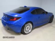 ✅ 2023 Subaru BRZ Premium • VIN: JF1ZDBB17P9701028 • Lot: 74750034. Wystawiony na Copart z przebiegiem 25 758 mil. Bezpłatny archiwum sprzedaży aukcyjnych z USA i szczegółowy raport historii pojazdu na DreamBid. Zdjęcie 3.