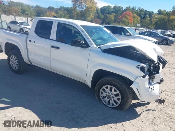✅ 2024 Toyota Tacoma SR • VIN: 3TYKD5HNXRT012357 • Lot: 43480271. Wystawiony na IAAI z przebiegiem 13 120 mil. Bezpłatny archiwum sprzedaży aukcyjnych z USA i szczegółowy raport historii pojazdu na DreamBid. Zdjęcie 1.