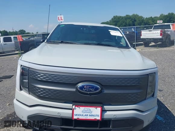 ✅ 2023 Ford F-150 Lightning Pro • VIN: 1FT6W1EVXPWG35446 • Лот: 42750723. Опубликован ранее на IAAI с пробегом 45 348 миль. Бесплатный доступ к архиву аукционных продаж из США и подробный отчёт об истории автомобиля на DreamBid. Изображение 12.