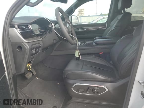 ✅ 2022 Jeep Wagoneer Series III • VIN: 1C4SJUDT1NS207073 • Lot: 63116745. Listed on Copart with 25,949 mi. Free auction sales archive from the USA and detailed vehicle history report at DreamBid. Image 7.