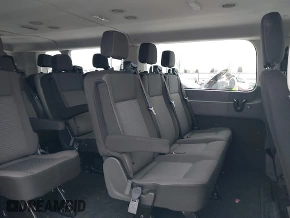 ✅ 2024 Ford Transit Passenger XL • VIN: 1FBAX2Y82RKA81076 • Lot: 41632808. Wystawiony na IAAI z przebiegiem 12 438 mil. Bezpłatny archiwum sprzedaży aukcyjnych z USA i szczegółowy raport historii pojazdu na DreamBid. Zdjęcie 8.