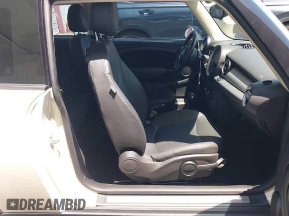 2011 MINI Hardtop with VIN WMWSU3C58BT093466, listed as a IAAI auction lot 42393759 with 91,535 mi miles and . Bid and sale history available at DreamBid. Image 5.