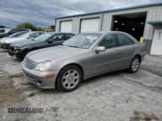 ✅ 2005 Mercedes-Benz C 240 • VIN: WDBRF81J45F640789 • Лот: 87399805. Опубликован ранее на Copart с пробегом 225 746 миль. Бесплатный доступ к архиву аукционных продаж из США и подробный отчёт об истории автомобиля на DreamBid. Изображение 1.