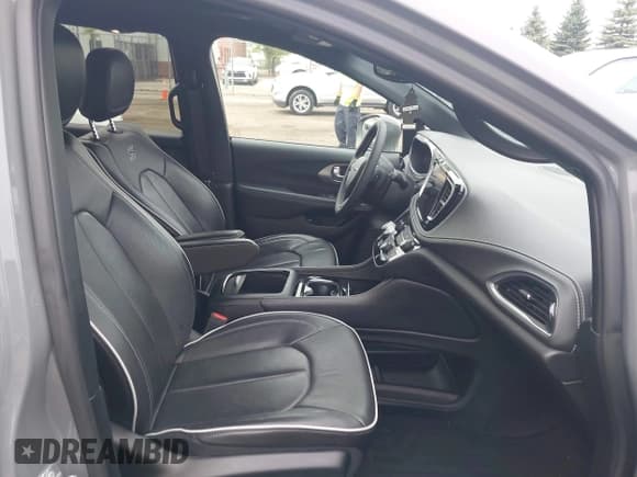 ✅ 2022 Chrysler Pacifica Hybrid Limited • VIN: 2C4RC1S74NR212475 • Лот: 42264228. Опубликован ранее на IAAI с пробегом 48 839 миль. Бесплатный доступ к архиву аукционных продаж из США и подробный отчёт об истории автомобиля на DreamBid. Изображение 5.