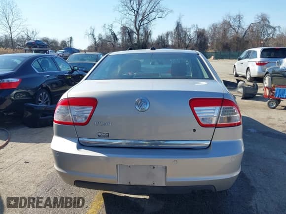 ✅ 2008 Mercury Milan • VIN: 3MEHM07Z58R633485 • Lot: 41764314. Listed on IAAI with 60,842 mi. Free auction sales archive from the USA and detailed vehicle history report at DreamBid. Image 16.