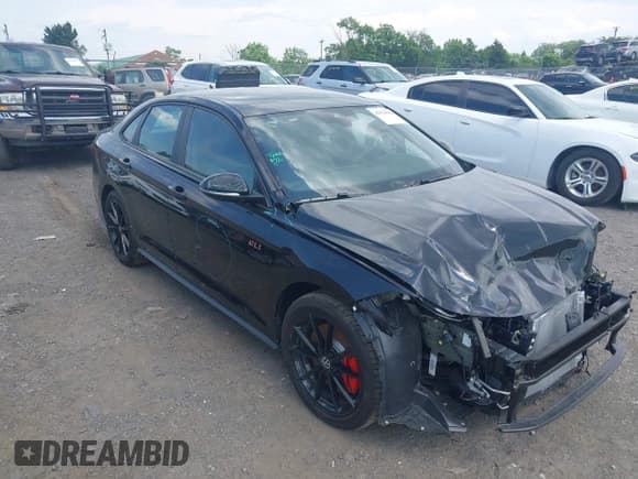 ✅ 2025 Volkswagen Jetta Autobahn • VIN: 3VW2T7BUXSM022402 • Lot: 42470584. Wystawiony na IAAI z przebiegiem 3 535 mil. Bezpłatny archiwum sprzedaży aukcyjnych z USA i szczegółowy raport historii pojazdu na DreamBid. Zdjęcie 1.