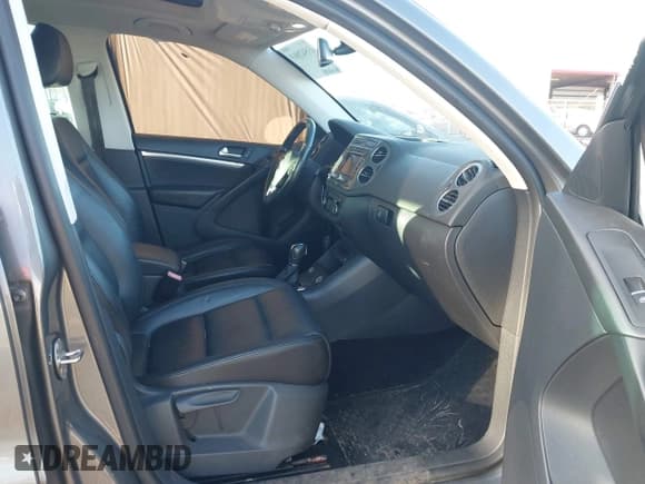 ✅ 2012 Volkswagen Tiguan S • VIN: WVGBV7AX6CW100583 • Lot: 43542063. Listed on IAAI with 138,877 mi. Free auction sales archive from the USA and detailed vehicle history report at DreamBid. Image 5.