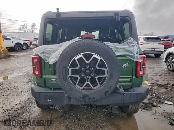 ✅ 2025 Ford Bronco Outer Banks • VIN: 1FMDE8BH3SLA51459 • Лот: 94428695. Опубликован ранее на Copart с пробегом 4 946 миль. Бесплатный доступ к архиву аукционных продаж из США и подробный отчёт об истории автомобиля на DreamBid. Изображение 6.