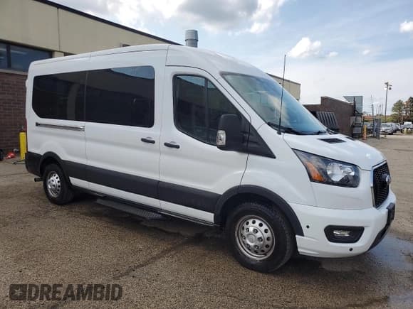✅ 2025 Ford Transit Passenger XL • VIN: 1FBAX9CG0SKA07121 • Лот: 66497905. Опубликован ранее на Copart с пробегом 6 297 миль. Бесплатный доступ к архиву аукционных продаж из США и подробный отчёт об истории автомобиля на DreamBid. Изображение 4.