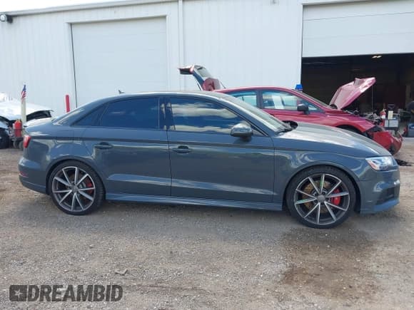 ✅ 2018 Audi S3 Premium Plus • VIN: WAUB1GFF8J1007023 • Lot: 42293430. Wystawiony na IAAI z przebiegiem 51 214 mil. Bezpłatny archiwum sprzedaży aukcyjnych z USA i szczegółowy raport historii pojazdu na DreamBid. Zdjęcie 13.