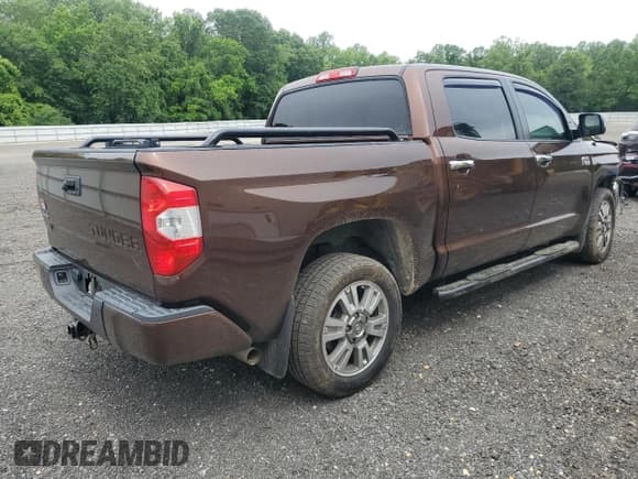 ✅ 2017 Toyota Tundra Platinum • VIN: 5TFAY5F17HX645953 • Lot: 58342075. Wystawiony na Copart z przebiegiem 69 868 mil. Bezpłatny archiwum sprzedaży aukcyjnych z USA i szczegółowy raport historii pojazdu na DreamBid. Zdjęcie 3.