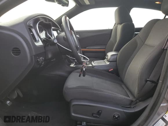 ✅ 2015 Dodge Charger SXT • VIN: 2C3CDXHG5FH823852 • Lot: 87070695. Wystawiony na Copart z przebiegiem 95 440 mil. Bezpłatny archiwum sprzedaży aukcyjnych z USA i szczegółowy raport historii pojazdu na DreamBid. Zdjęcie 7.