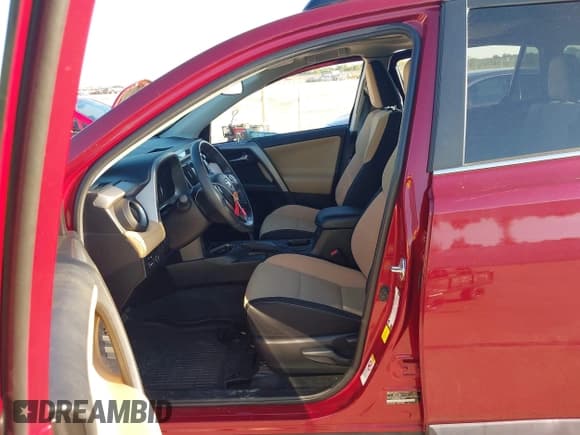 ✅ 2018 Toyota RAV4 XLE • VIN: 2T3WFREV7JW432633 • Лот: 43324064. Опубликован ранее на IAAI с пробегом 68 600 миль. Бесплатный доступ к архиву аукционных продаж из США и подробный отчёт об истории автомобиля на DreamBid. Изображение 5.