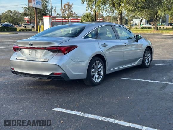 ✅ 2020 Toyota Avalon Hybrid XLE • VIN: 4T1A21FBXLU016423 • Лот: 88176295. Опубликован ранее на Copart с пробегом 25 476 миль. Бесплатный доступ к архиву аукционных продаж из США и подробный отчёт об истории автомобиля на DreamBid. Изображение 4.