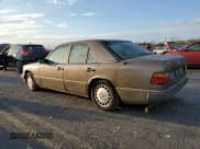 ✅ 1990 Mercedes-Benz 260 • VIN: WDBEA26D8LB226481 • Лот: 79699094. Опубликован ранее на Copart с пробегом 197 582 миль. Бесплатный доступ к архиву аукционных продаж из США и подробный отчёт об истории автомобиля на DreamBid. Изображение 2.