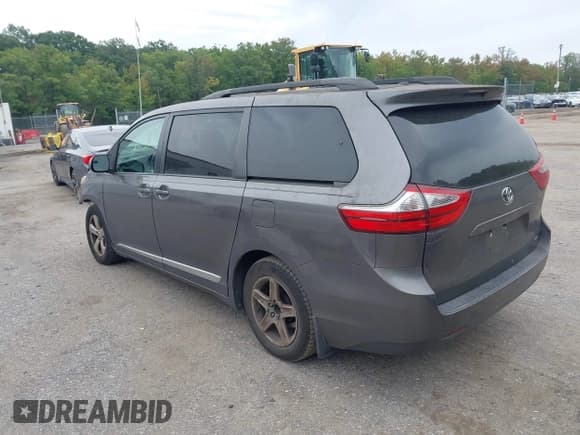 ✅ 2017 Toyota Sienna LE Auto Access Seat • VIN: 5TDKZ3DCXHS795474 • Lot: 43324268. Wystawiony na IAAI z przebiegiem 114 639 mil. Bezpłatny archiwum sprzedaży aukcyjnych z USA i szczegółowy raport historii pojazdu na DreamBid. Zdjęcie 3.