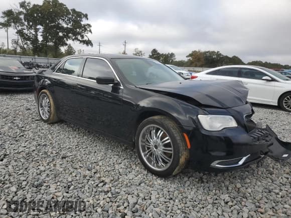 ✅ 2015 Chrysler 300 Limited • VIN: 2C3CCAAG6FH749125 • Lot: 90895965. Listed on Copart with 139,973 mi. Free auction sales archive from the USA and detailed vehicle history report at DreamBid. Image 4.
