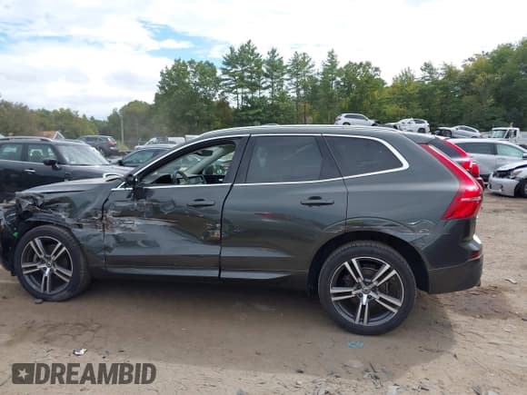 ✅ 2018 Volvo XC60 Momentum • VIN: LYV102RK4JB082162 • Lot: 43233964. Listed on IAAI with 66,835 mi. Free auction sales archive from the USA and detailed vehicle history report at DreamBid. Image 14.