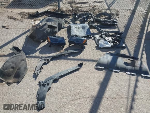 ✅ 2016 Jeep Grand Cherokee Overland • VIN: 1C4RJFCT3GC450537 • Lot: 41556999. Listed on IAAI with 73,753 mi. Free auction sales archive from the USA and detailed vehicle history report at DreamBid. Image 12.