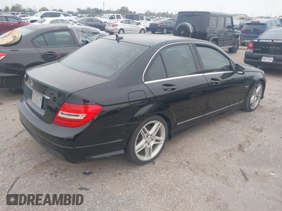 ✅ 2012 Mercedes-Benz C 250 Sport • VIN: WDDGF4HB8CA605754 • Lot: 43852195. Wystawiony na IAAI z przebiegiem 149 751 mil. Bezpłatny archiwum sprzedaży aukcyjnych z USA i szczegółowy raport historii pojazdu na DreamBid. Zdjęcie 4.