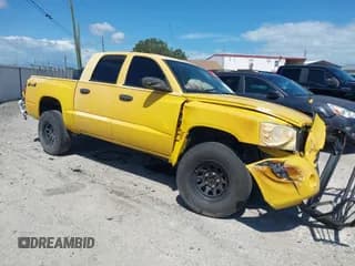 ✅ 2006 Dodge Dakota ST • VIN: 1D7HW28N46S695373 • Lot: 38781989. Wystawiony na IAAI z przebiegiem 181 423 mil. Bezpłatny archiwum sprzedaży aukcyjnych z USA i szczegółowy raport historii pojazdu na DreamBid. Zdjęcie 1.