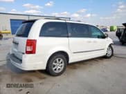 ✅ 2010 Chrysler Town & Country LX • VIN: 2A4RR2D13AR442297 • Lot: 68643815. Wystawiony na Copart z przebiegiem 86 878 mil. Bezpłatny archiwum sprzedaży aukcyjnych z USA i szczegółowy raport historii pojazdu na DreamBid. Zdjęcie 3.