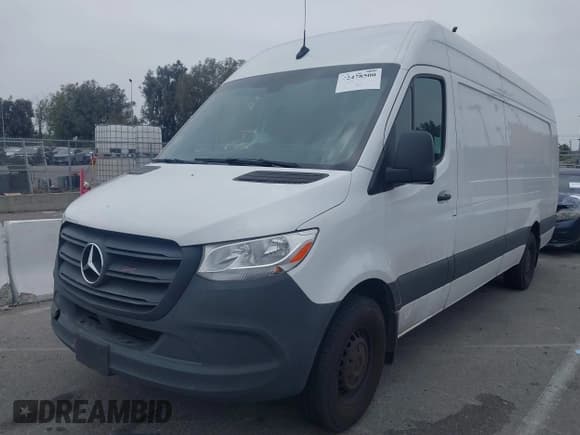 ✅ 2022 Mercedes-Benz Sprinter Cargo • VIN: W1Y4EDHY7NT091581 • Lot: 42478500. Listed on IAAI with 67,897 mi. Free auction sales archive from the USA and detailed vehicle history report at DreamBid. Image 16.